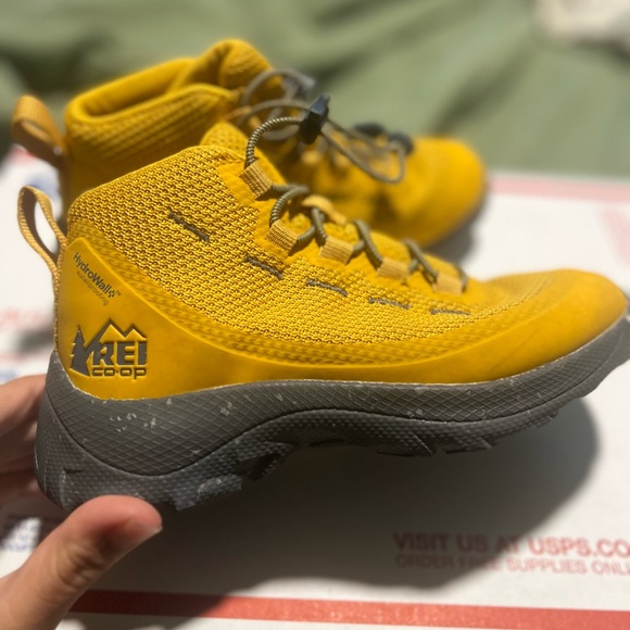 REI Co-op Flash Hiking Boots Yellow & Grey Kids 
Size 1 - Picture 4 of 9